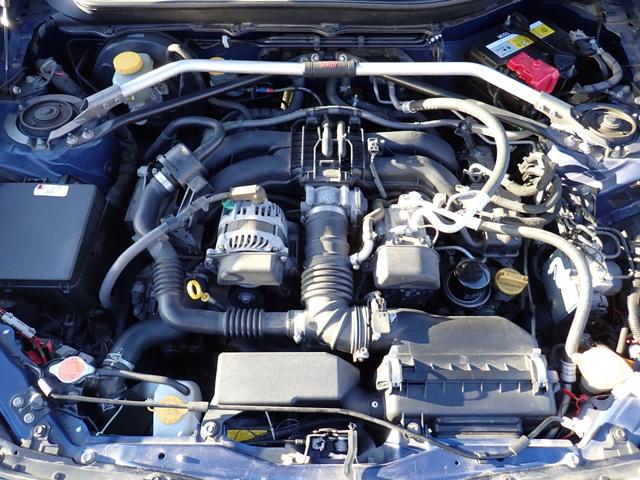 エンジンルームも綺麗に洗浄致します！整備もお客様のご希望を第一に作業しますので、バッテリーやベルト関係、プラグ、フィルター類の消耗品の交換などもご提案させて頂きます。