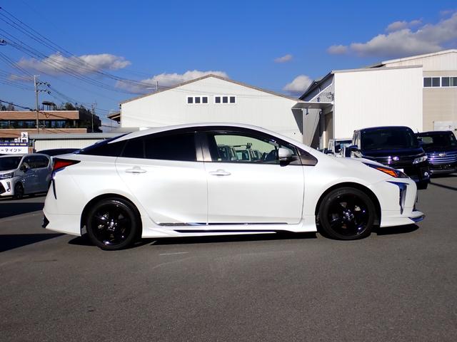 プリウス Ｓツーリングセレクション　後期型　モデリスタエアロ　純正９インチハイレゾ音源対応ナビ走行中ＴＶ　全方位カメラ　ＥＴＣ２．０　純正ドラレコ　スマートキー２本　黒革調シート　シートヒーター　純正ＯＰデジタルインナーミラー（4枚目）