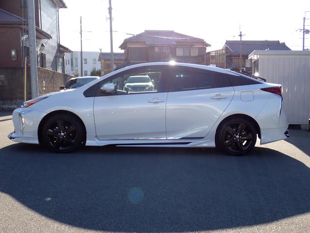 プリウス Ｓツーリングセレクション　後期型　モデリスタエアロ　純正９インチハイレゾ音源対応ナビ走行中ＴＶ　全方位カメラ　ＥＴＣ２．０　純正ドラレコ　スマートキー２本　黒革調シート　シートヒーター　純正ＯＰデジタルインナーミラー（8枚目）