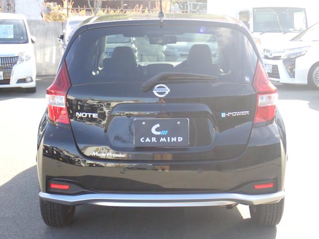ノート ｅ－パワー　Ｘ　モード・プレミア　リア修復　特別仕様車モードプレミア専用インテリアグレージュ×ブラウンコンビシート　専用オーテック１５インチアルミ　純正ナビ走行中ＴＶ　全方位カメラ　ＥＴＣ　純正ドラレコ　スマートキー　衝突軽減ブレーキ（3枚目）