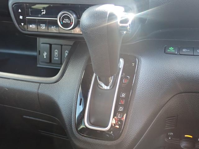 N-BOXカスタム G・スロープLホンダセンシング 福祉車両 車いす仕様車 スローパー リモコン付き電動ウインチ 純正8インチプレミアムインターナビ走行中TV ETC Bカメラ 純正ドラレコ 左電動ドア 右イージークローザードア スマートキー(11枚目)