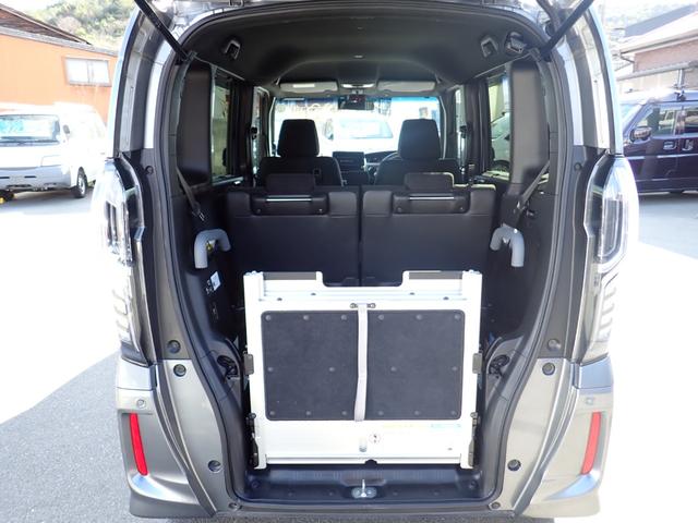 N-BOXカスタム G・スロープLホンダセンシング 福祉車両 車いす仕様車 スローパー リモコン付き電動ウインチ 純正8インチプレミアムインターナビ走行中TV ETC Bカメラ 純正ドラレコ 左電動ドア 右イージークローザードア スマートキー(18枚目)