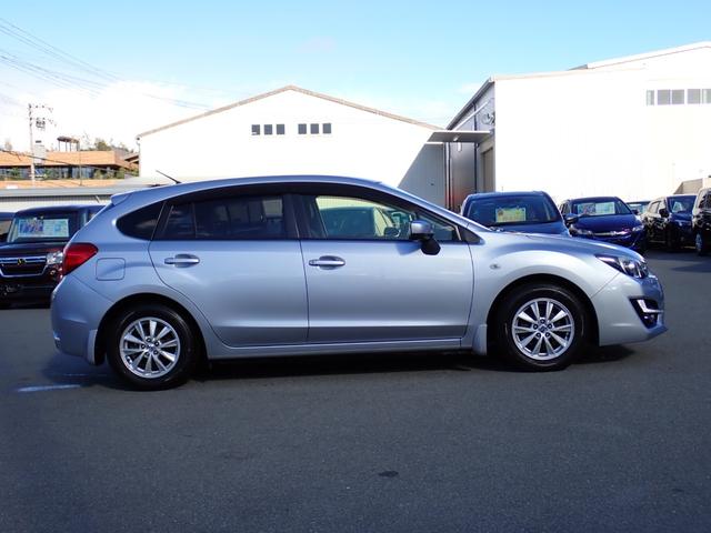 インプレッサスポーツ １．６ｉ－Ｌ　ブラックレザーセレクション　５速ＭＴ　４ＷＤ　アプライドモデル最終Ｅ型　ＯＰスマートキー２本　ＯＰＨＩＤライト＆フォグ＆アクセサリーライナー　純正フルセグナビ走行中ＴＶ　ＥＴＣ　Ｂカメラ　前後ドラレコ（5枚目）