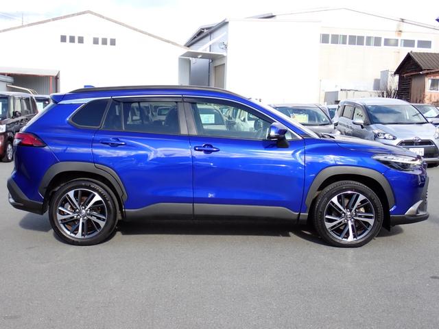 カローラクロス ハイブリッド　Ｚ　４ＷＤ　パノラマルーフ　純正９インチディスプレイナビ　ＥＴＣ　全方位カメラ　ハーフレザーシート　シートヒーター　パワーシート　パワーバックゲート　ＢＳＭ　スマートキー２本　純正ＯＰエンジンスターター（4枚目）