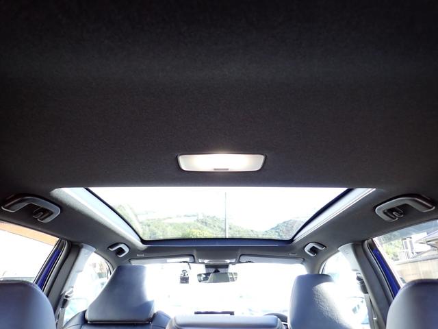 カローラクロス ハイブリッド　Ｚ　４ＷＤ　パノラマルーフ　純正９インチディスプレイナビ　ＥＴＣ　全方位カメラ　ハーフレザーシート　シートヒーター　パワーシート　パワーバックゲート　ＢＳＭ　スマートキー２本　純正ＯＰエンジンスターター（12枚目）