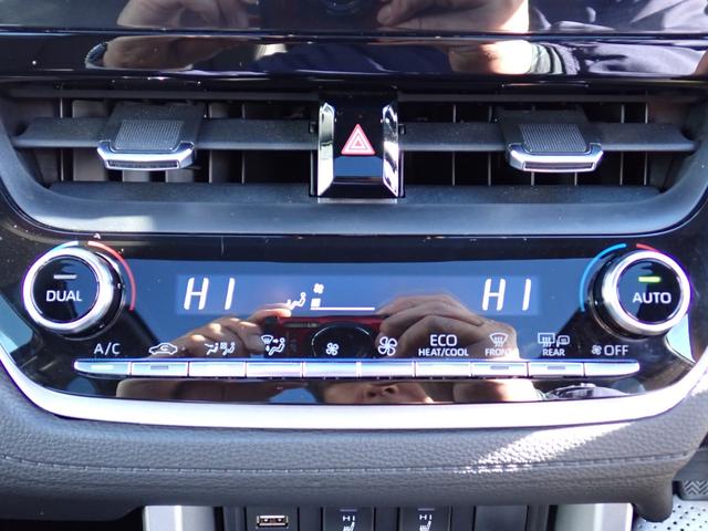 カローラクロス ハイブリッド　Ｚ　４ＷＤ　パノラマルーフ　純正９インチディスプレイナビ　ＥＴＣ　全方位カメラ　ハーフレザーシート　シートヒーター　パワーシート　パワーバックゲート　ＢＳＭ　スマートキー２本　純正ＯＰエンジンスターター（28枚目）