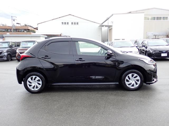 ヤリス ハイブリッドＧ　純正ＯＰ９インチディスプレイナビ　ＯＰシート＆前席シートヒーター　　ワンオーナー禁煙車　トヨタメンテナンス車両記録簿６枚　ＥＴＣ　Ｂカメラ　純正ドラレコ　ＬＥＤオートライト　衝突軽減ブレーキ（5枚目）