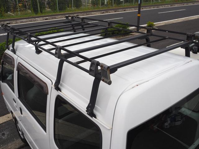 サンバーバン ＶＢ　５速マニュアル　４ＷＤ　ルーフキャリア　ドラレコ　エアコン　冬用タイヤ積み込み（15枚目）