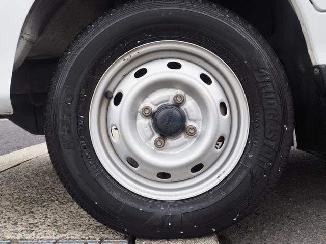 サンバーバン ＶＢ　５速マニュアル　４ＷＤ　ルーフキャリア　ドラレコ　エアコン　冬用タイヤ積み込み（22枚目）