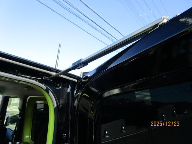 ジムニー ＸＬ　バッテリー新品、ＫＬＣグリル、スキッドプレート、外品ステアリング、前後バンパー、オプカンタイヤ、トピーホイール、ツートン塗装、ＥＴＣ、ドライブレコーダー、スモークテール（37枚目）
