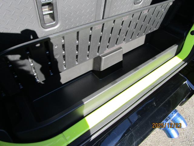 ジムニー ＸＬ　バッテリー新品、ＫＬＣグリル、スキッドプレート、外品ステアリング、前後バンパー、オプカンタイヤ、トピーホイール、ツートン塗装、ＥＴＣ、ドライブレコーダー、スモークテール（39枚目）