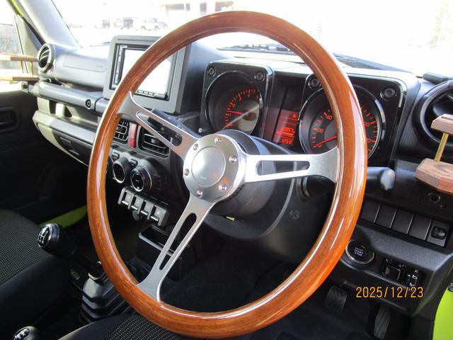 ジムニー ＸＬ　バッテリー新品、ＫＬＣグリル、スキッドプレート、外品ステアリング、前後バンパー、オプカンタイヤ、トピーホイール、ツートン塗装、ＥＴＣ、ドライブレコーダー、スモークテール（44枚目）