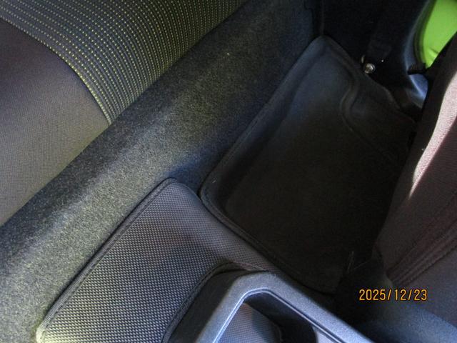 ジムニー ＸＬ　バッテリー新品、ＫＬＣグリル、スキッドプレート、外品ステアリング、前後バンパー、オプカンタイヤ、トピーホイール、ツートン塗装、ＥＴＣ、ドライブレコーダー、スモークテール（51枚目）