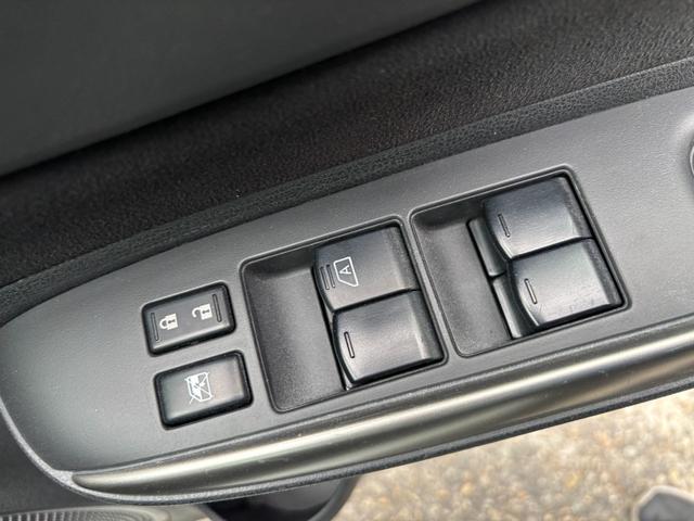 ノート アクシス　ソフトレザー　フォグランプ　スマートキー　ＥＴＣ　プッシュスタート　シートリフター　スーパーチャージャー　電格ミラー　純正ナビ　ＡＡＣ（12枚目）