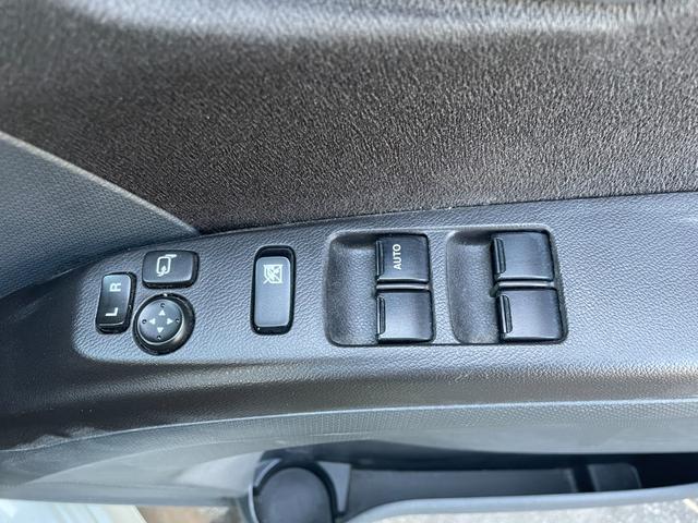 ソリオ ブラック＆ホワイトＩＩ　プッシュスタート　スマートキー２個　ＥＴＣ　片側パワースライド　サイドウインカー　電格　フォグランプ　オートエアコン　シートヒーター（9枚目）