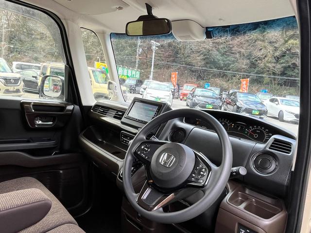 Ｎ－ＢＯＸ 　Ｌ　コーディネートスタイル　禁煙車　純正ナビ（ＤＶＤ／ＣＤ／ＳＤ／ＢＴ／ＵＳＢ／フルセグ　バックカメラ　ＥＴＣ　両側パワースライドドア　両側シートヒーター　電子パーキング　ホンダセンシング（12枚目）