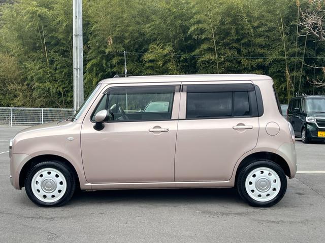 アルトラパンショコラ Ｇ　禁煙車　社外ナビ（ワンセグ／ＡＭ／ＦＭ／ＵＳＢ／ＢＴ）　バックカメラ　純正マット　プッシュスタート　スマートキー　オートライト　アイドリングストップ　革巻きハンドル　バイザー（5枚目）