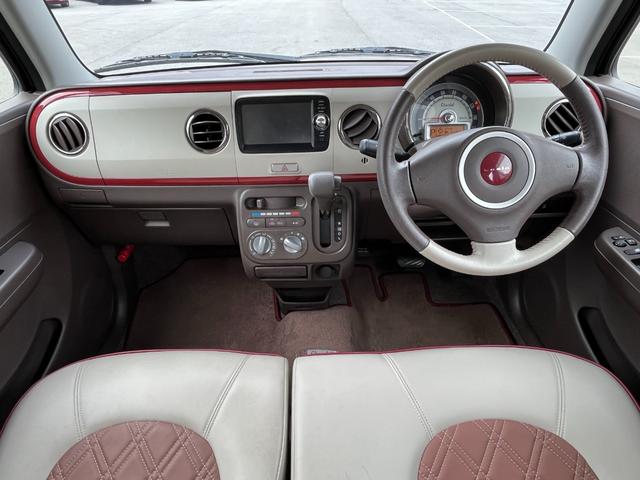 アルトラパンショコラ Ｇ　禁煙車　社外ナビ（ワンセグ／ＡＭ／ＦＭ／ＵＳＢ／ＢＴ）　バックカメラ　純正マット　プッシュスタート　スマートキー　オートライト　アイドリングストップ　革巻きハンドル　バイザー（12枚目）