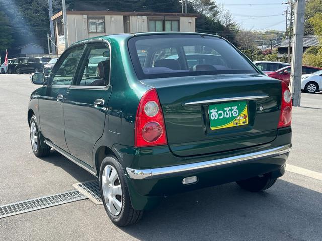 オプティ クラシック　禁煙車　ＡＴ　オーディオ　ＡＭ　ＦＭ　ＣＤ　マニュアルエアコン　革＆ウッドコンビハンドル　電格メッキドアミラー　メッキドアハンドル　マット（11枚目）