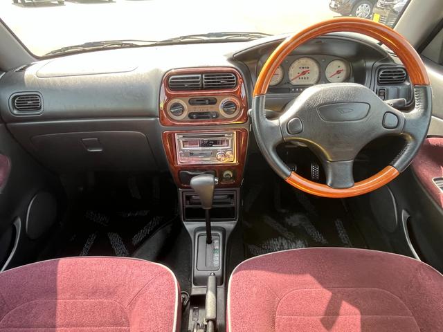 オプティ クラシック　禁煙車　ＡＴ　オーディオ　ＡＭ　ＦＭ　ＣＤ　マニュアルエアコン　革＆ウッドコンビハンドル　電格メッキドアミラー　メッキドアハンドル　マット（12枚目）