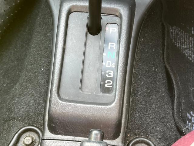 オプティ クラシック　禁煙車　ＡＴ　オーディオ　ＡＭ　ＦＭ　ＣＤ　マニュアルエアコン　革＆ウッドコンビハンドル　電格メッキドアミラー　メッキドアハンドル　マット（24枚目）