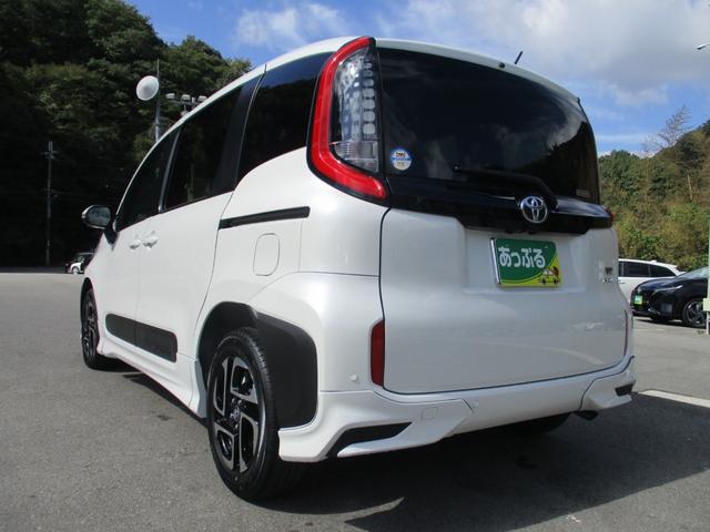 シエンタ ハイブリッドＺ　５人乗　４ＷＤ　メーカー１０．５インチナビ　パノラミックビューモニター　モデリスタエアロ　アドバンストパーク　前後ドラレコ　ＡＣ１００Ｖ電源　レーダークルーズ　フロントシートヒーター　純正１５アルミ（9枚目）