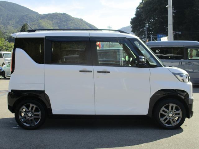 デリカミニ Ｔ　プレミアム　４ＷＤ　ターボ　純正９インチメモリーナビ　マルチアラウンドビューモニター　デジタルルームミラー　両側パワスラ　スマートキー　フロントシートヒーター　ハンドルヒーター　マイパイロット　ＬＥＤライト（4枚目）