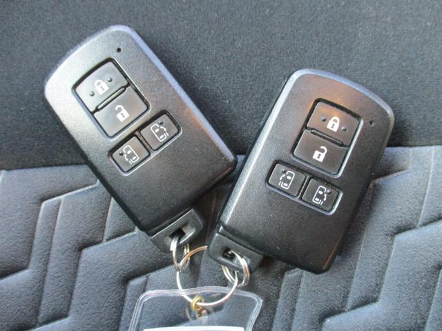 ヴェルファイア ２．５Ｚ　８人乗　アルパイン１０インチメモリーナビ＆リアモニター　ツインムーンルーフ　両側パワスラ　スマートキー２個　社外デジタルルームミラー　ＬＥＤヘッドライト　電子パーキング　オートホールド　純正１７ＡＷ（30枚目）