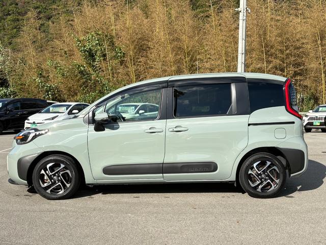 シエンタ ハイブリッドＺ　５人乗　メーカー１０．５インチナビ　バックカメラ　前後ドラレコ　ＡＣ１００Ｖ電源　両側パワスラ　スマートキー２個　レーダークルーズ　衝突軽減　ＢＳＭ　ＬＥＤヘッドライト　純正１５インチアルミ（5枚目）