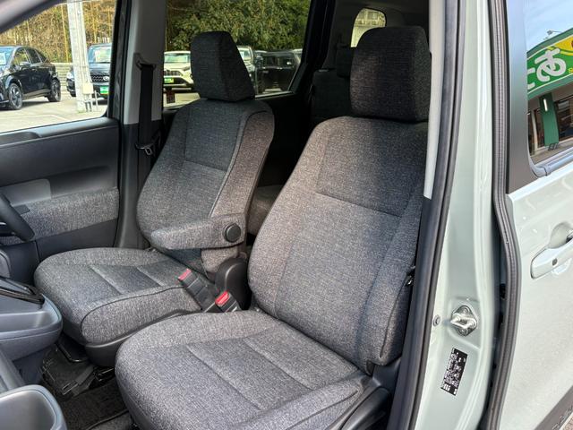 シエンタ ハイブリッドＺ　５人乗　メーカー１０．５インチナビ　バックカメラ　前後ドラレコ　ＡＣ１００Ｖ電源　両側パワスラ　スマートキー２個　レーダークルーズ　衝突軽減　ＢＳＭ　ＬＥＤヘッドライト　純正１５インチアルミ（12枚目）