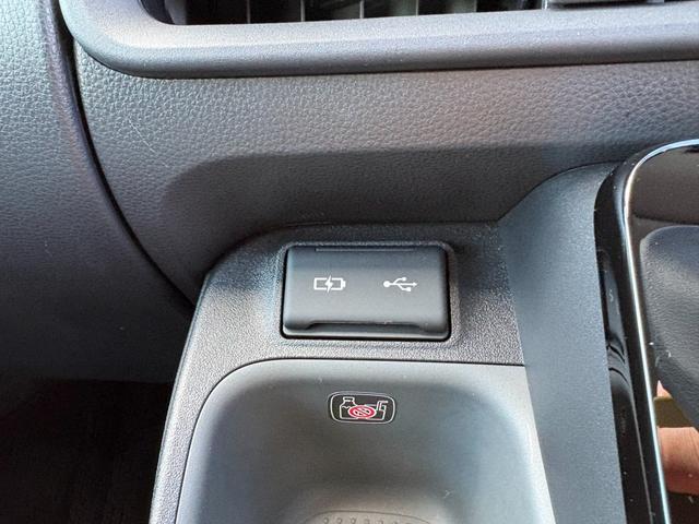 シエンタ ハイブリッドＺ　５人乗　メーカー１０．５インチナビ　バックカメラ　前後ドラレコ　ＡＣ１００Ｖ電源　両側パワスラ　スマートキー２個　レーダークルーズ　衝突軽減　ＢＳＭ　ＬＥＤヘッドライト　純正１５インチアルミ（32枚目）