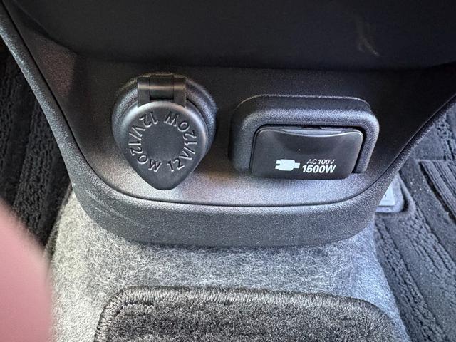 シエンタ ハイブリッドＺ　５人乗　メーカー１０．５インチナビ　バックカメラ　前後ドラレコ　ＡＣ１００Ｖ電源　両側パワスラ　スマートキー２個　レーダークルーズ　衝突軽減　ＢＳＭ　ＬＥＤヘッドライト　純正１５インチアルミ（37枚目）