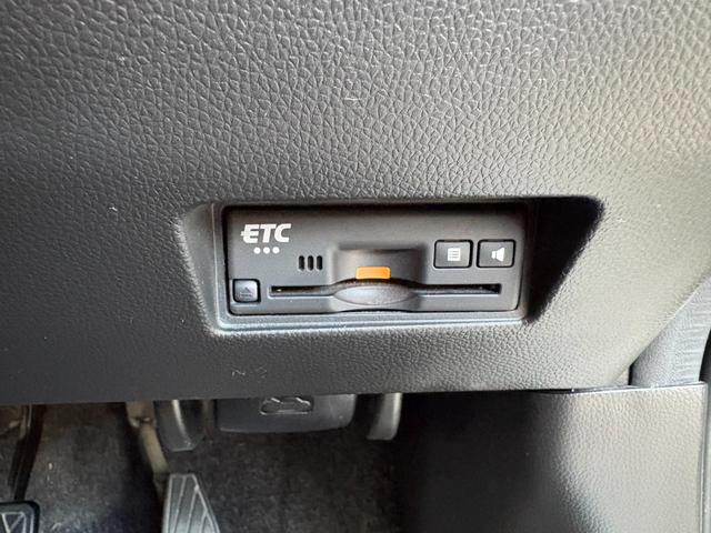 スイフト RS 5MT 純正8インチメモリーナビ 全方位モニター ステリモ ETC スマートキー 衝突軽減 レーダークルーズ 運転席シートヒーター ブラインドスポットモニター LEDヘッドライト 純正16アルミ(27枚目)