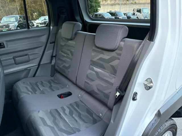 タフト G クロムベンチャー 4WD SDナビ バックカメラ ガラスルーフ スマートキー フロントシートヒーター 衝突軽減 クリアランスソナー アイドリングストップ LEDヘッドライト ルーフレール 純正15インチアルミ(12枚目)