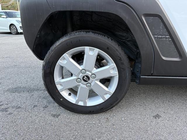 タフト G クロムベンチャー 4WD SDナビ バックカメラ ガラスルーフ スマートキー フロントシートヒーター 衝突軽減 クリアランスソナー アイドリングストップ LEDヘッドライト ルーフレール 純正15インチアルミ(19枚目)