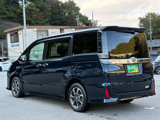 ヴォクシー ＺＳ　煌ＩＩ　７人乗　純正１０インチＳＤナビ　リアモニター　バックカメラ　ＥＴＣ　前後ドラレコ　両側パワスラ　クルコン　スマートキー２個　衝突軽減　クリアランスソナー　アイドリングストップ　ＬＥＤ　純正１６アルミ（9枚目）