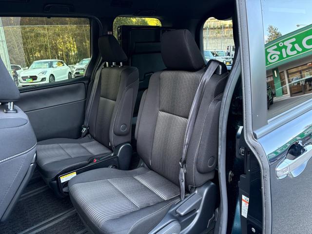 ヴォクシー ＺＳ　煌ＩＩ　７人乗　純正１０インチＳＤナビ　リアモニター　バックカメラ　ＥＴＣ　前後ドラレコ　両側パワスラ　クルコン　スマートキー２個　衝突軽減　クリアランスソナー　アイドリングストップ　ＬＥＤ　純正１６アルミ（13枚目）