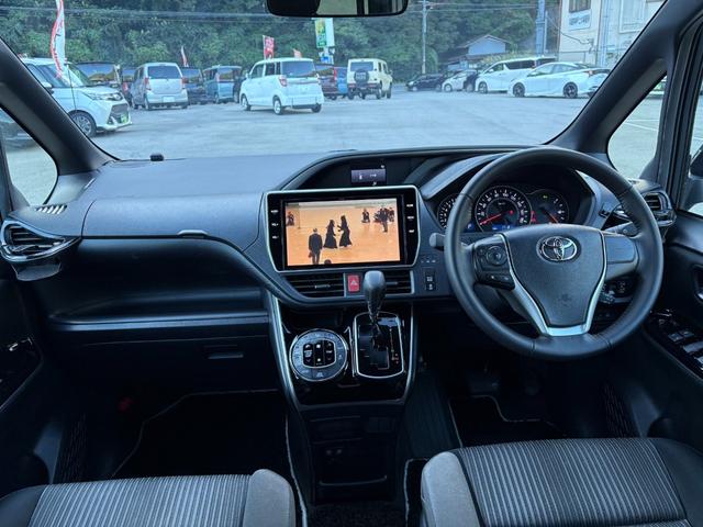 ヴォクシー ＺＳ　煌ＩＩ　７人乗　純正１０インチＳＤナビ　リアモニター　バックカメラ　ＥＴＣ　前後ドラレコ　両側パワスラ　クルコン　スマートキー２個　衝突軽減　クリアランスソナー　アイドリングストップ　ＬＥＤ　純正１６アルミ（15枚目）