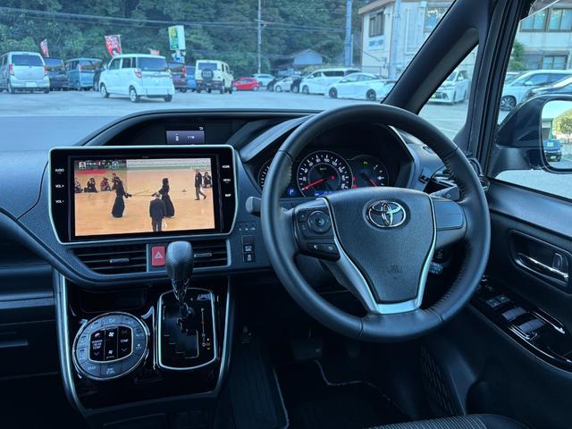 ヴォクシー ＺＳ　煌ＩＩ　７人乗　純正１０インチＳＤナビ　リアモニター　バックカメラ　ＥＴＣ　前後ドラレコ　両側パワスラ　クルコン　スマートキー２個　衝突軽減　クリアランスソナー　アイドリングストップ　ＬＥＤ　純正１６アルミ（16枚目）