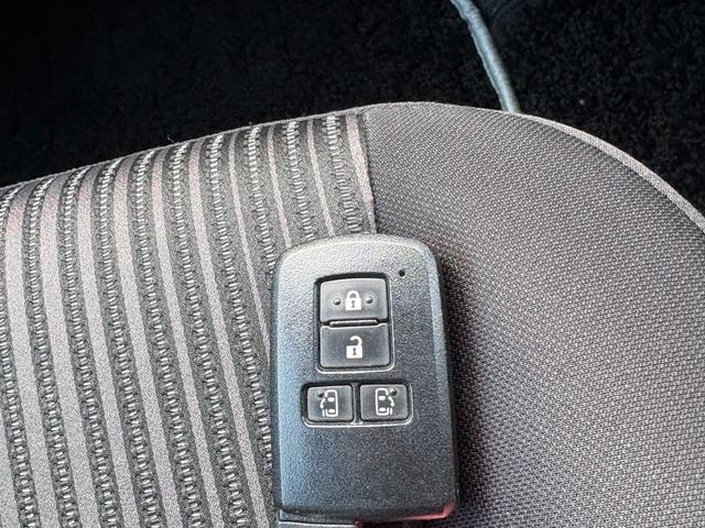 ヴォクシー ＺＳ　煌ＩＩ　７人乗　純正１０インチＳＤナビ　リアモニター　バックカメラ　ＥＴＣ　前後ドラレコ　両側パワスラ　クルコン　スマートキー２個　衝突軽減　クリアランスソナー　アイドリングストップ　ＬＥＤ　純正１６アルミ（28枚目）