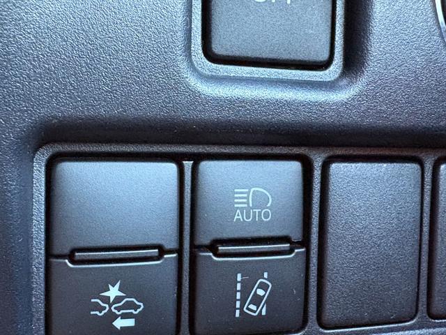 ヴォクシー ＺＳ　煌ＩＩ　７人乗　純正１０インチＳＤナビ　リアモニター　バックカメラ　ＥＴＣ　前後ドラレコ　両側パワスラ　クルコン　スマートキー２個　衝突軽減　クリアランスソナー　アイドリングストップ　ＬＥＤ　純正１６アルミ（34枚目）