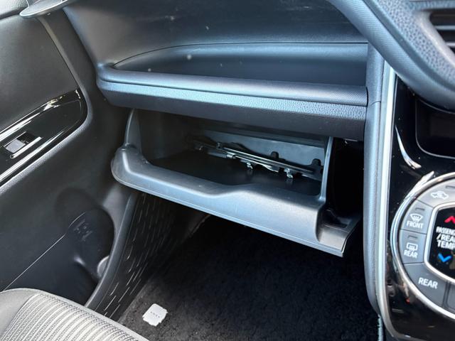 ヴォクシー ＺＳ　煌ＩＩ　７人乗　純正１０インチＳＤナビ　リアモニター　バックカメラ　ＥＴＣ　前後ドラレコ　両側パワスラ　クルコン　スマートキー２個　衝突軽減　クリアランスソナー　アイドリングストップ　ＬＥＤ　純正１６アルミ（40枚目）