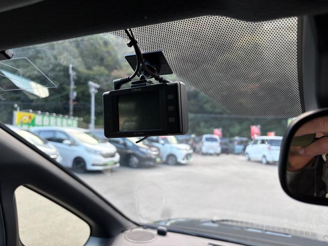 ヴォクシー ＺＳ　煌ＩＩ　７人乗　純正１０インチＳＤナビ　リアモニター　バックカメラ　ＥＴＣ　前後ドラレコ　両側パワスラ　クルコン　スマートキー２個　衝突軽減　クリアランスソナー　アイドリングストップ　ＬＥＤ　純正１６アルミ（42枚目）