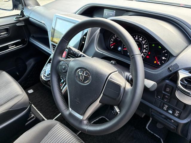 ヴォクシー ＺＳ　煌ＩＩ　７人乗　純正１０インチＳＤナビ　リアモニター　バックカメラ　ＥＴＣ　前後ドラレコ　両側パワスラ　クルコン　スマートキー２個　衝突軽減　クリアランスソナー　アイドリングストップ　ＬＥＤ　純正１６アルミ（44枚目）