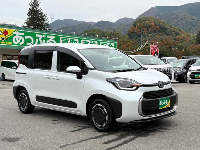 シエンタ ハイブリッドＺ　５人乗　４ＷＤ　メーカー１０．５インチナビ　パノラミックビューモニター　前後ドラレコ　スマートキー２個　両側パワスラ　フロントシートヒーター　ハンドルヒーター　ＡＶ１００Ｖ電源　セーフティセンス（6枚目）