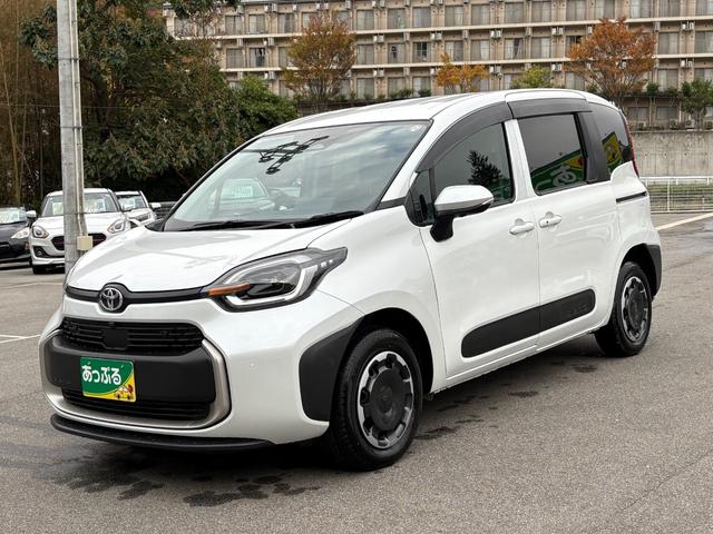 シエンタ ハイブリッドＺ　５人乗　４ＷＤ　メーカー１０．５インチナビ　パノラミックビューモニター　前後ドラレコ　スマートキー２個　両側パワスラ　フロントシートヒーター　ハンドルヒーター　ＡＶ１００Ｖ電源　セーフティセンス（7枚目）