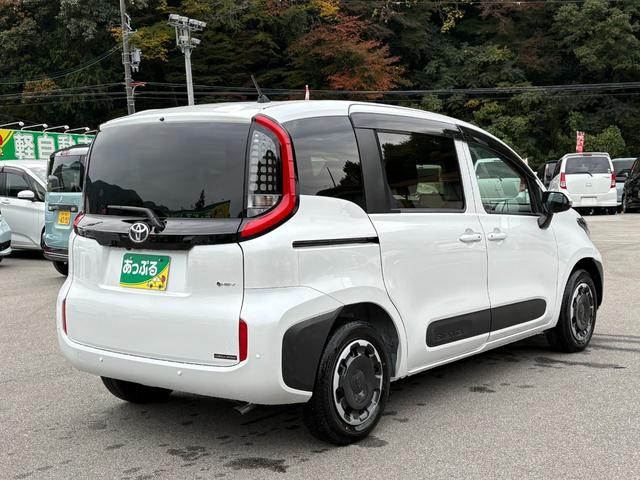 シエンタ ハイブリッドＺ　５人乗　４ＷＤ　メーカー１０．５インチナビ　パノラミックビューモニター　前後ドラレコ　スマートキー２個　両側パワスラ　フロントシートヒーター　ハンドルヒーター　ＡＶ１００Ｖ電源　セーフティセンス（8枚目）