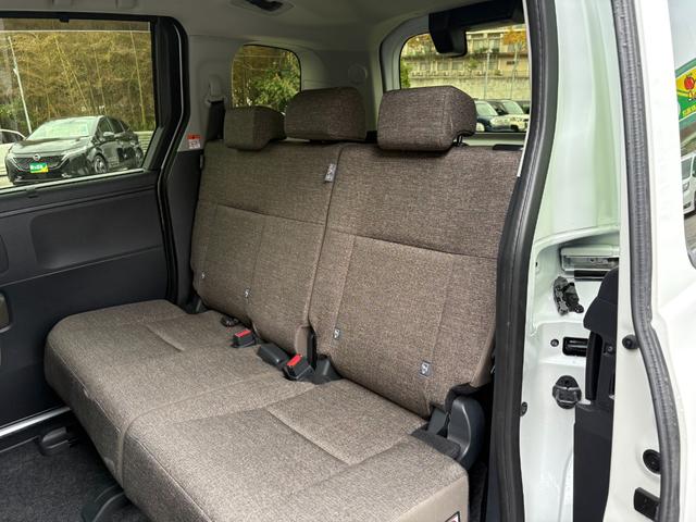 シエンタ ハイブリッドＺ　５人乗　４ＷＤ　メーカー１０．５インチナビ　パノラミックビューモニター　前後ドラレコ　スマートキー２個　両側パワスラ　フロントシートヒーター　ハンドルヒーター　ＡＶ１００Ｖ電源　セーフティセンス（13枚目）