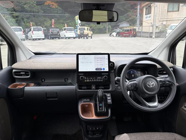シエンタ ハイブリッドＺ　５人乗　４ＷＤ　メーカー１０．５インチナビ　パノラミックビューモニター　前後ドラレコ　スマートキー２個　両側パワスラ　フロントシートヒーター　ハンドルヒーター　ＡＶ１００Ｖ電源　セーフティセンス（15枚目）