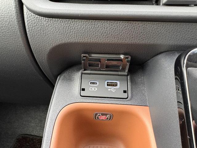 シエンタ ハイブリッドＺ　５人乗　４ＷＤ　メーカー１０．５インチナビ　パノラミックビューモニター　前後ドラレコ　スマートキー２個　両側パワスラ　フロントシートヒーター　ハンドルヒーター　ＡＶ１００Ｖ電源　セーフティセンス（25枚目）